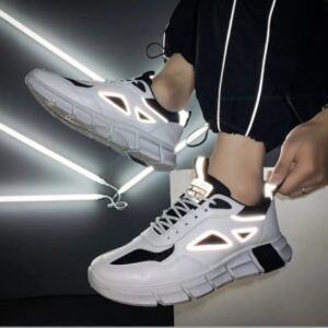 Men's casual white shoes