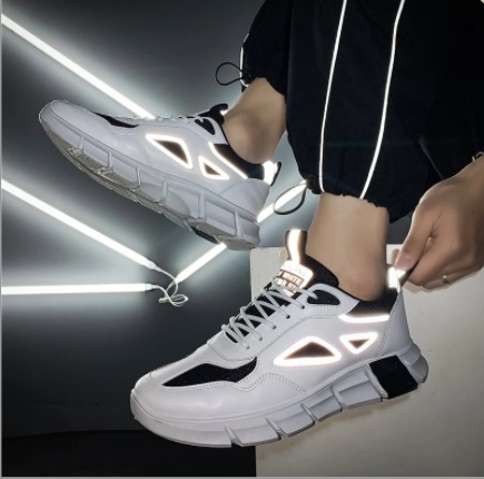 Men's casual white shoes